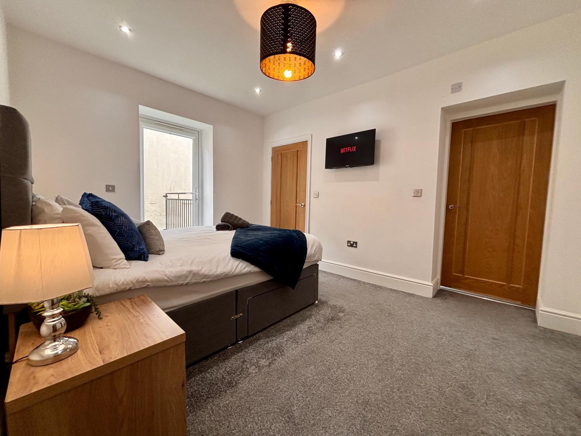 Franks 2 - Outdoor Balconies - Sleeps 8 * Blackpool