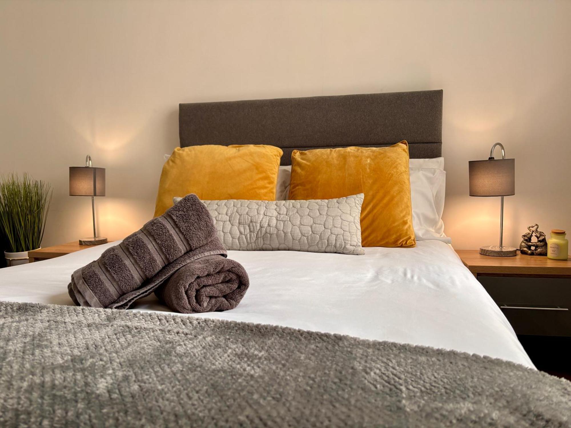 Franks 2 - Outdoor Balconies - Sleeps 8 Apartment