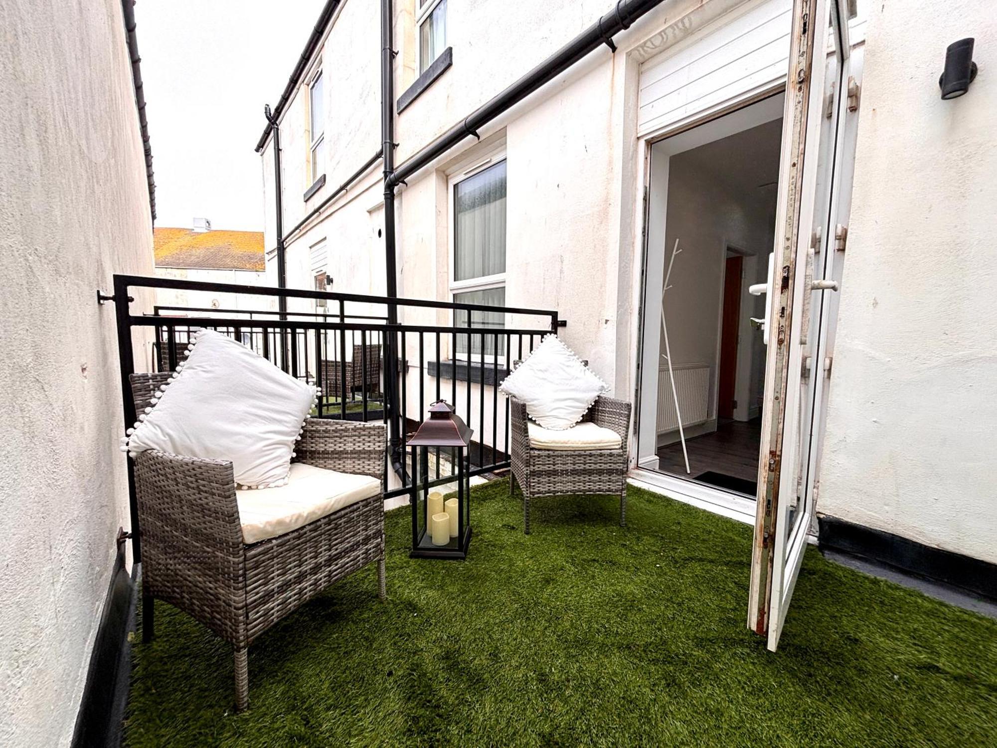 Franks 2 - Outdoor Balconies - Sleeps 8 Apartment *