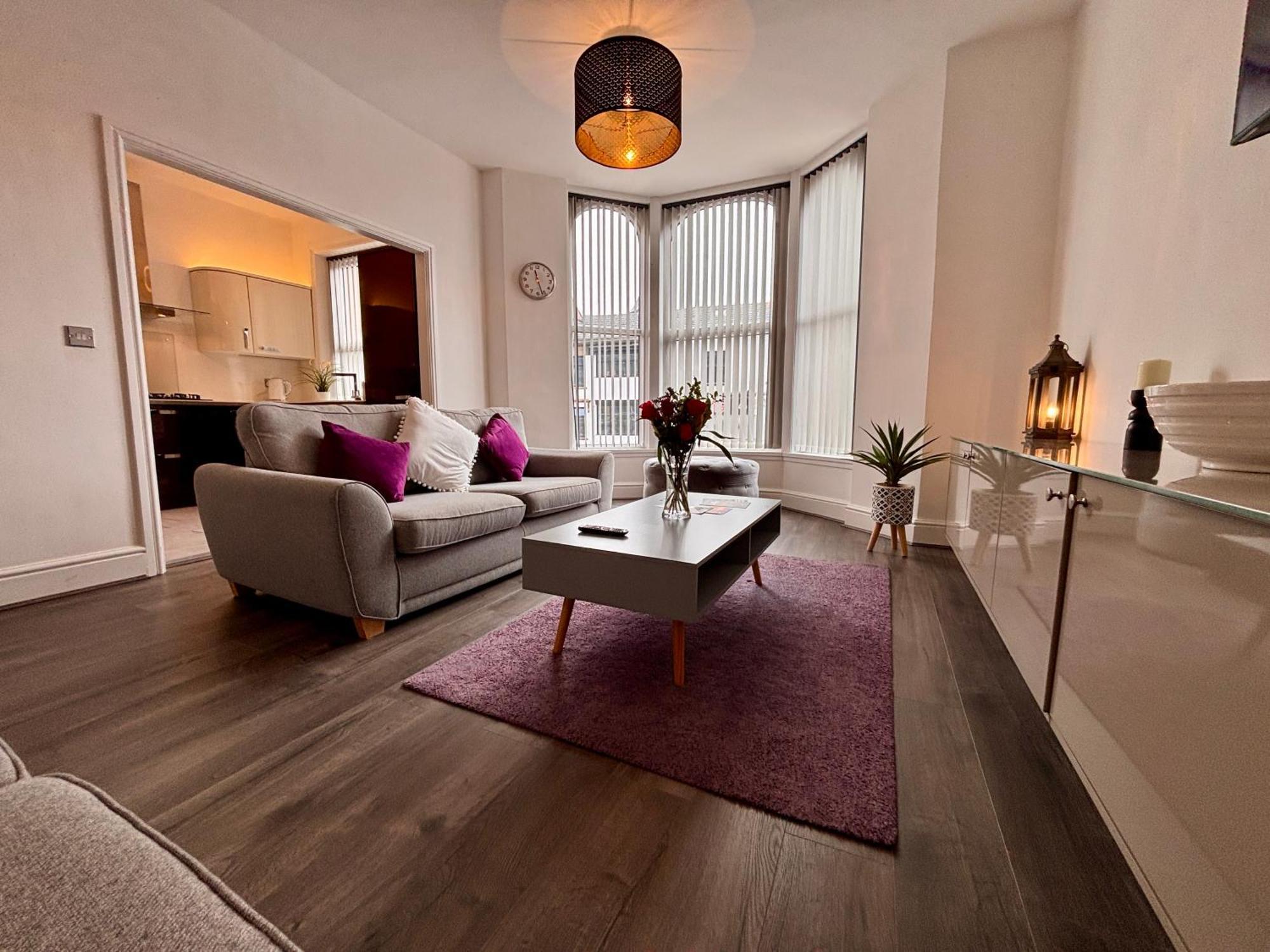 Apartment Franks 2 - Outdoor Balconies - Sleeps 8