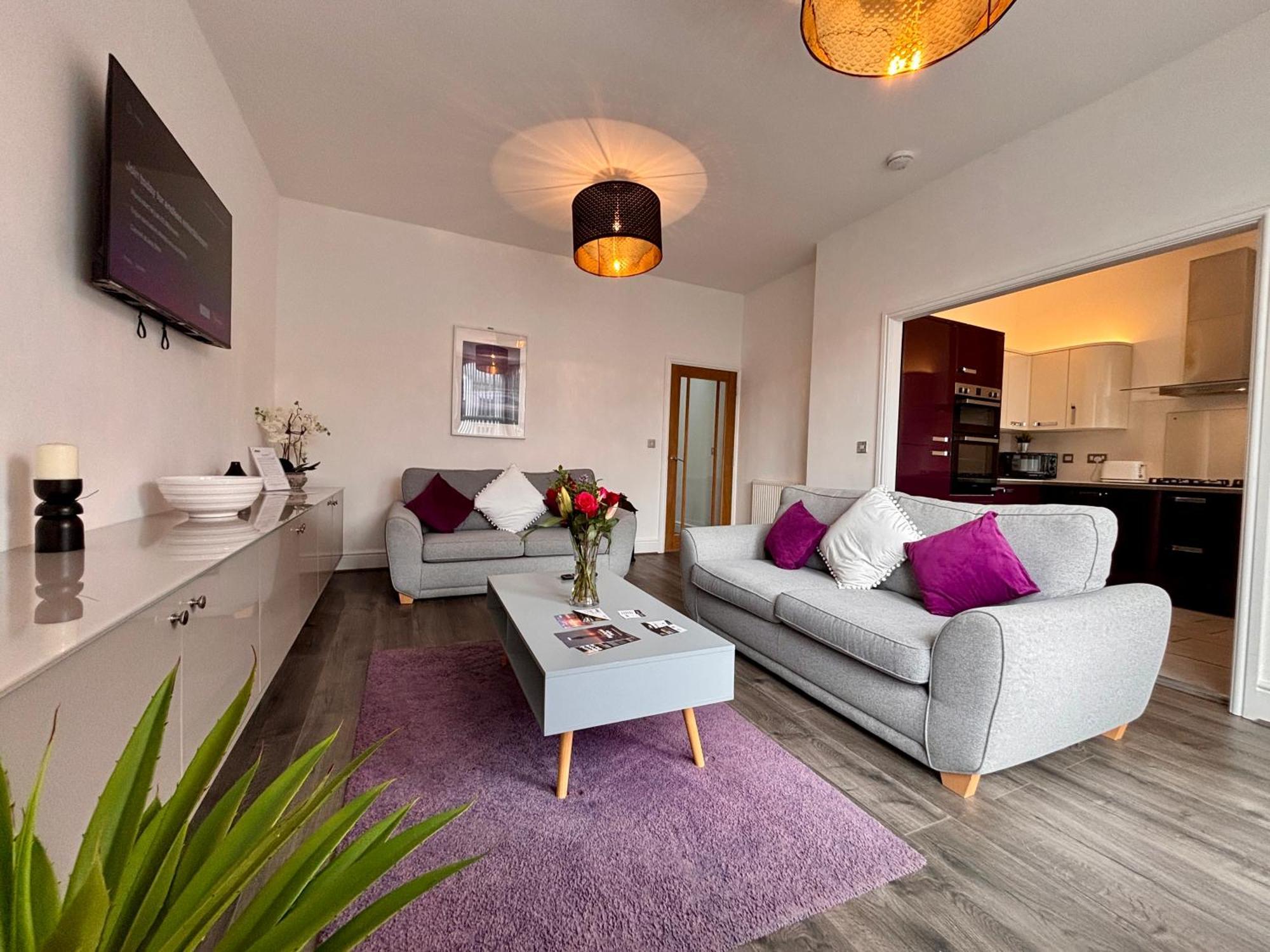 Franks 2 - Outdoor Balconies - Sleeps 8 Apartment Blackpool