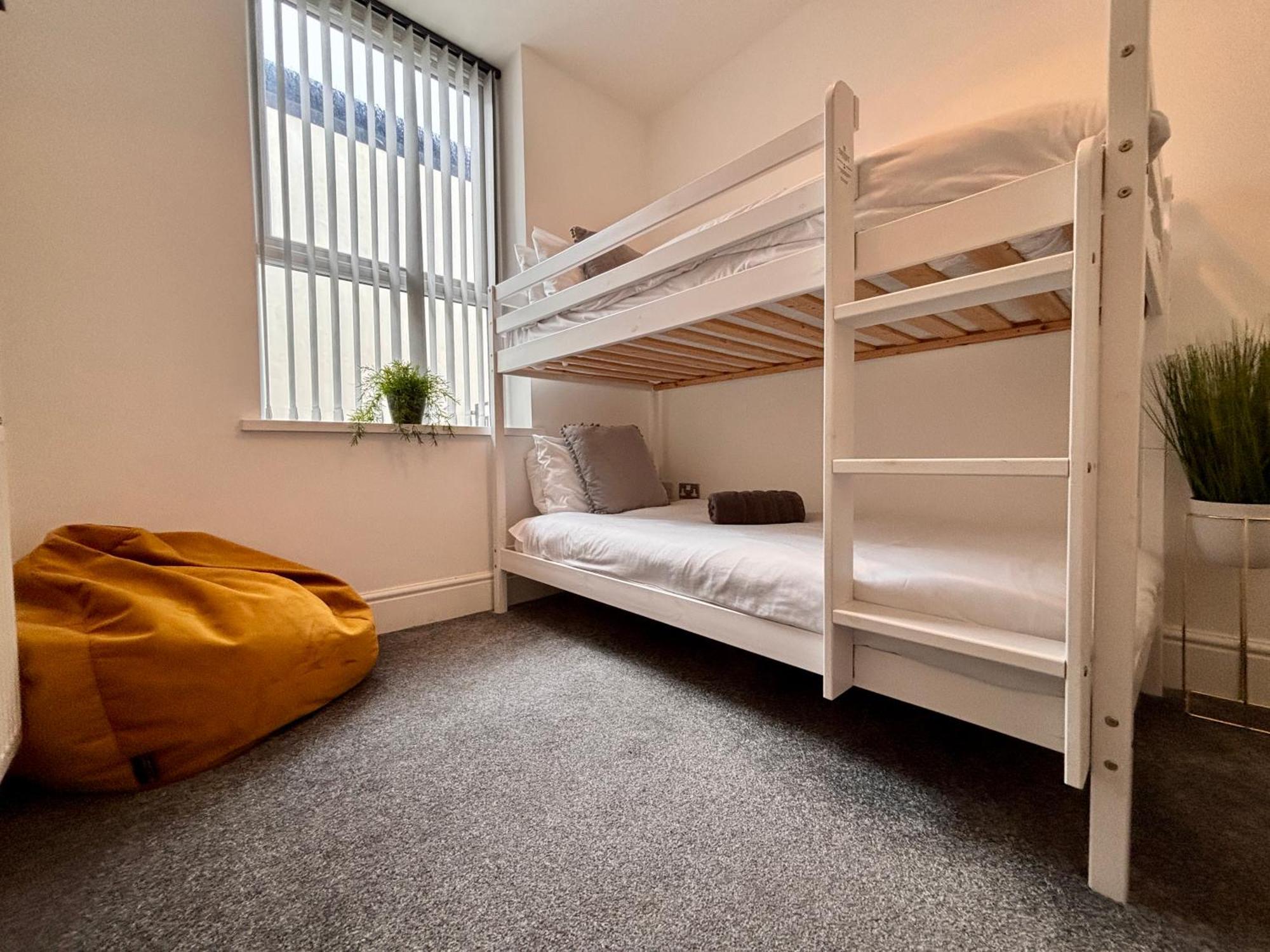 Franks 2 - Outdoor Balconies - Sleeps 8 Blackpool