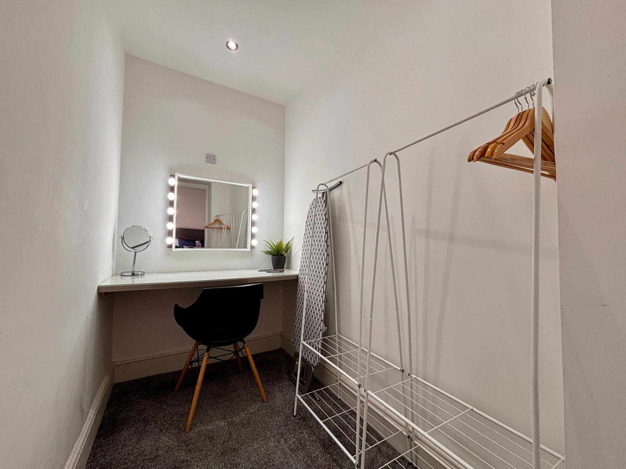 Franks 2 - Outdoor Balconies - Sleeps 8