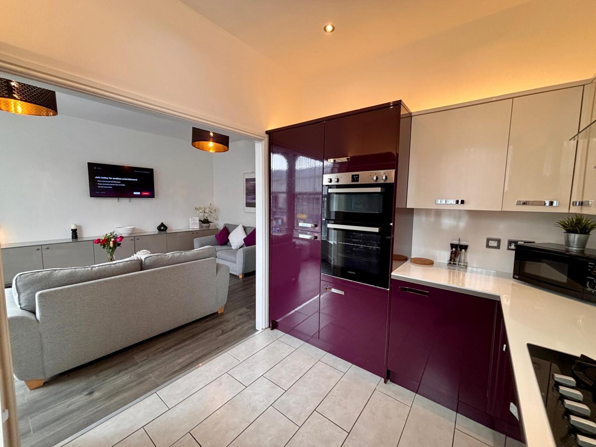 Franks 2 - Outdoor Balconies - Sleeps 8 Apartment *