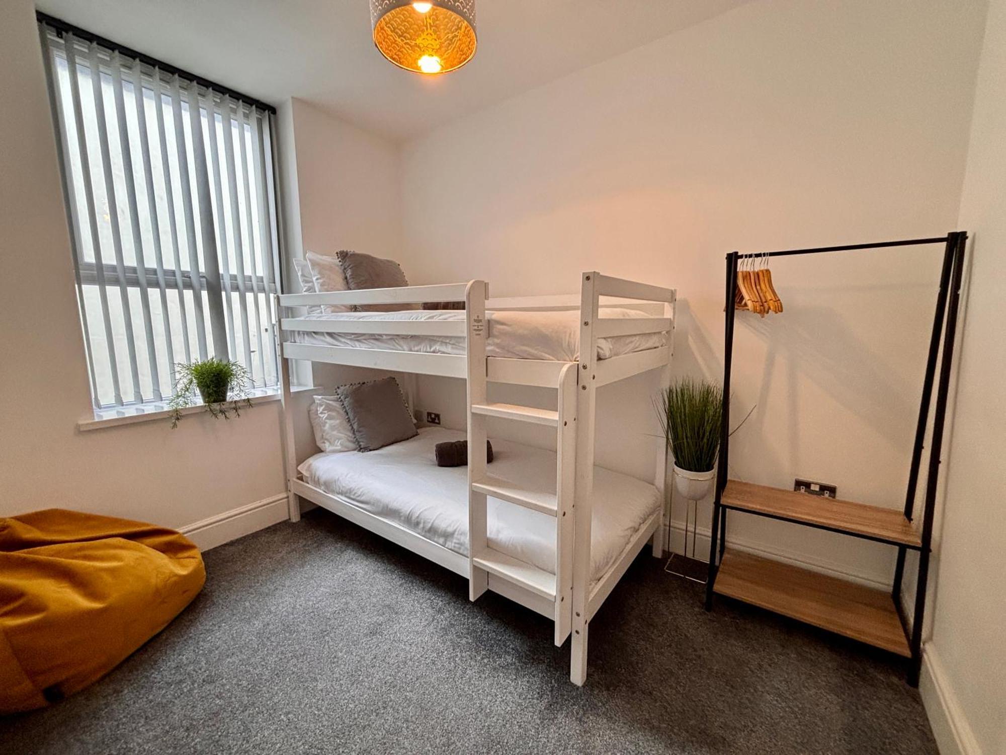Apartment Franks 2 - Outdoor Balconies - Sleeps 8 *