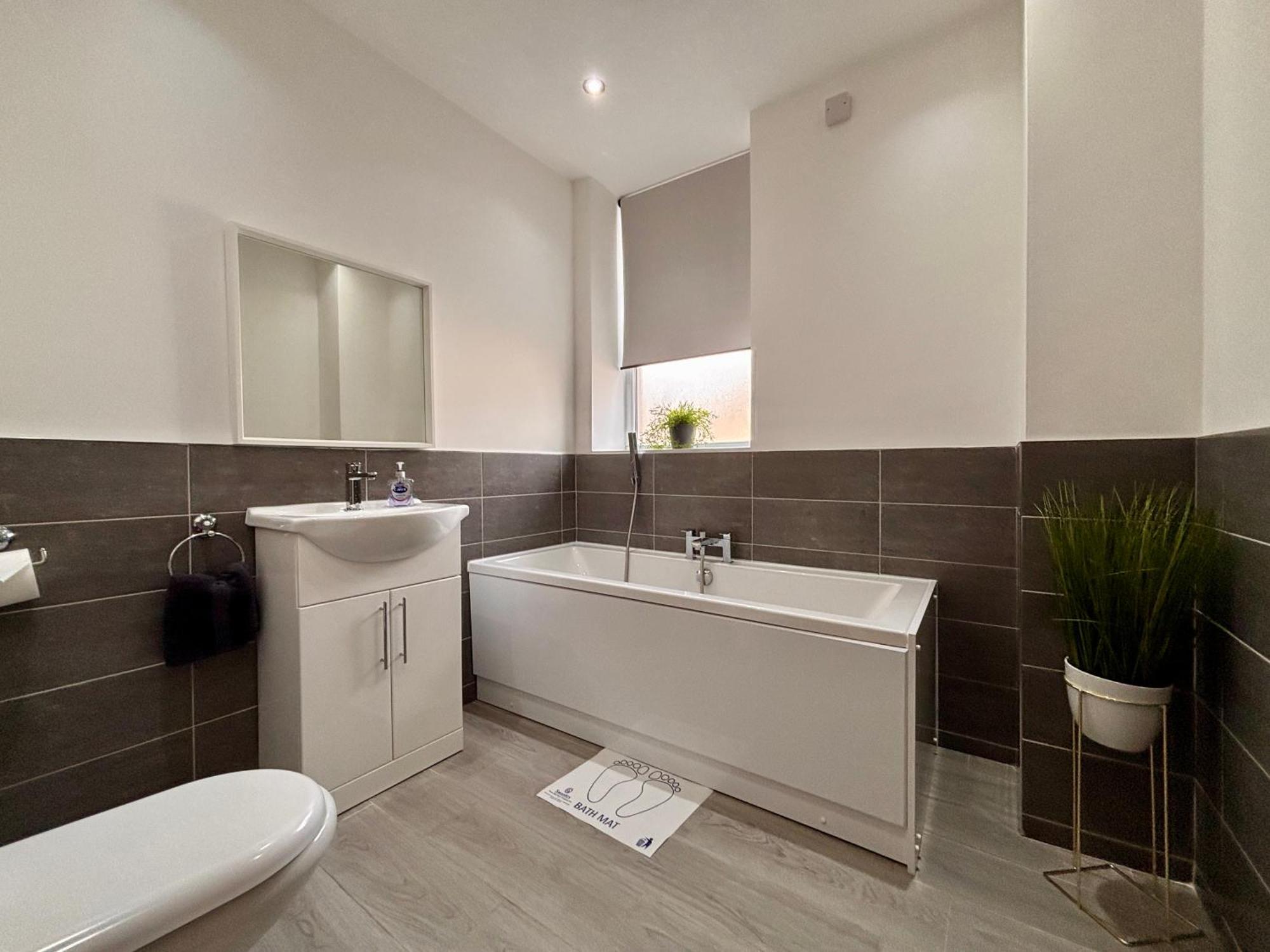 Franks 2 - Outdoor Balconies - Sleeps 8 Apartment Blackpool