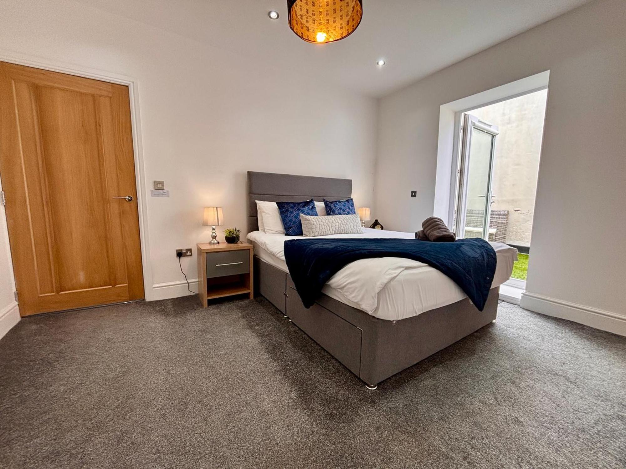 Franks 2 - Outdoor Balconies - Sleeps 8 *