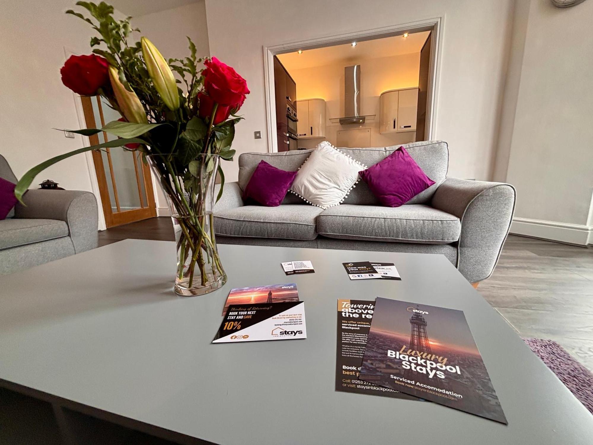 Franks 2 - Outdoor Balconies - Sleeps 8 Apartment Blackpool
